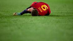 Gavi, se duele en la rodilla después de lesionarse en el España - Georgia.