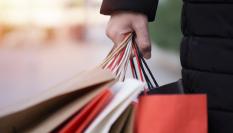 La compra compulsiva de ropa tiene un importante coste medioambiental.