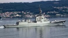 La fragata 'Méndez Núñez' participan en una parada naval en Marín (Pontevedra).