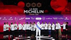 Foto de familia de los cocineros que han recibido "3 estrellas Michelín"
