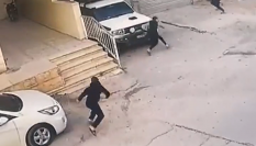 Fotograma del vídeo del medio palestino Quds News Network, instantes antes de que abran fuego un francotirador israelí.