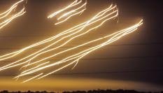 El cielo de Gaza vuelve a mostrar luces de misiles y otros artefactos tras el fin de la tregua