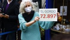 Imagen de archivo de la celebración en Doña Manolita de la venta del 'Gordo' en 2020.