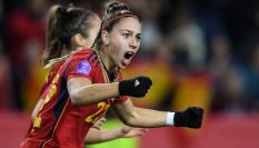 Athenea del Castillo celebra su gol a Suecia