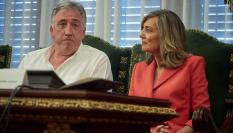 Joseba Asiron (EH Bildu) y Cristina Ibarrola (UPN), alcaldesa de Pamplona, en una imagen de archivo.