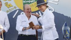 El rey emérito y Elena de Borbón, en Sanxenxo el 1 de octubre de 2023.