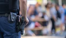 Imagen de archivo del arma de un policía.