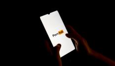 Logo de Pornhub en un móvil.