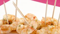 Brocheta de langostino.