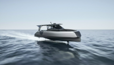 Vista lateral de The Open, el barco eléctrico de lujo diseñado por BMW.