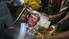 Un grupo de chamanes de Perú predice con una foto de Javier Milei los cuestiones políticas y sociales que marcarán el 2024.