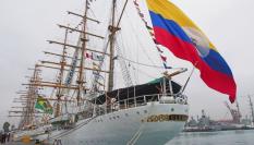 Velero militar de la ARC.