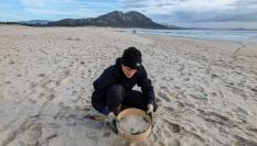 Luís do Río, recogiendo pellets en Area Maior.