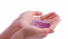 El cuarzo morado, la amatista, es utilizado en joyería y como amuleto.