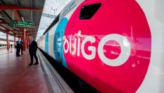 Uno de los trenes de Ouigo con destino a Alicante a punto de partir desde Madrid.