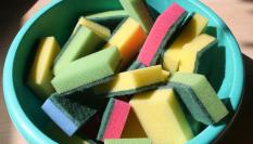 Estropajos y esponjas de cocina.