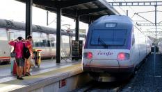 Un tren de Renfe en la estaciónde tren de Málaga