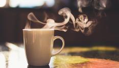 Imagen de archivo de una taza humeante.