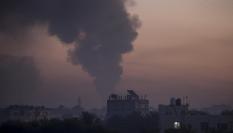 Imagen de archivo de un bombardeo israelí de este fin de semana sobre Jan Younis, en la Franja de Gaza.