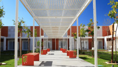 Vista del jardín de la nueva casa de la fundación infantil de la fundación Ronald McDonald.