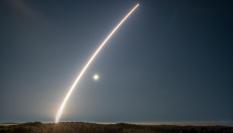 Estela que generó el misil M51 el día de su lanzamiento.