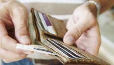 Cartera con diversas tarjetas