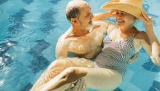 Jubilados en un balneario.