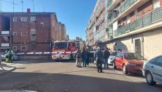 Bomberos en la calle Cisne de Valladolid.