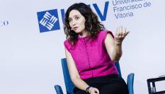 La presidenta madrileña, Isabel Díaz Ayuso, durante el encuentro junto al expresidente José María Aznar.