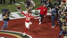 Patrick Mahomes celebra la victoria de los Kansas City Chiefs en la final de la Super Bowl 2024.