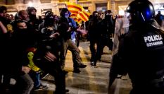 Disturbios durante las protestas tras la publicación de la sentencia del procés, en Via Laietana (Barcelona).