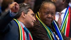 Dos miembros del Gobierno sudafricano y parte de la delegación en La Haya