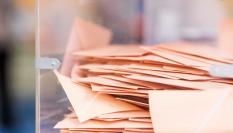 Urna repleta de votos