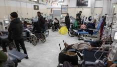 Pacientes que requieren de diálisis y no han podido abandonar el hospital Nasser de Gaza.