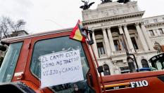 Uno de los tractores con mensaje que pudo verse frente al Ministerio el pasado 15 de febrero