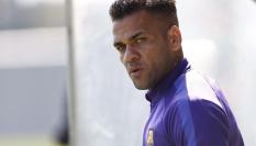 Fotografía de archivo (10/04/2015), del exjugador brasileño del FC Barcelona Dani Alves, al que la Audiencia de Barcelona ha condenado a 4 años y medio de cárcel por violar a una joven en el baño de un reservado de la discoteca Sutton de Barcelona la noche del 30 diciembre de 2022.