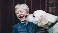 Esta es la edad a la que los niños pueden tener mascota, según un pediatra