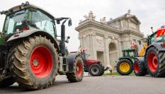 Manifestación de tractores en la Puerta de Alcalá de Madrid
