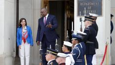La ministra de Defensa, Margarita Robles y Lloyd Austin, secretario Estado Defensa EEUU, en una imagen de archivo.