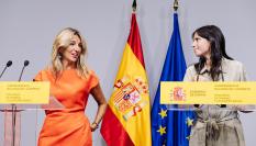 La vicepresidenta segunda y ministra de Trabajo, Yolanda Díaz, y la presidenta del sindicato mayoritario en el fútbol femenino (FUTPRO), Amanda Gutiérrez, en una imagen de archivo.