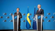 El primer ministro de Suecia, Ulf Kristersson, junto al secretario general de la OTAN, Jens Stoltenberg, en una imagen de archivo