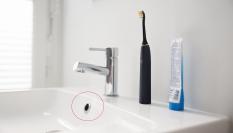 Imagen de archivo de una pileta en un cuarto de baño. El círculo rojo hace referencia al agujero en cuestión.