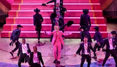 Ryan Gosling, Mark Ronson y Andrew Wyatt interpretando 'I'm Just Ken', de 'Barbie'.