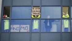 Sanitarios aplaudiendo.