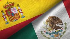 Banderas de España y México.