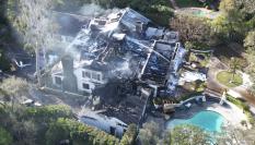 La mansión de Cara Delevingne, consumida por el fuego.