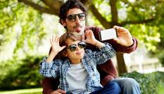 Padre jugando con su hijo