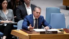 El embajador de Israel ante la ONU, Gilad Erdan, protesta durante el debate por Gaza