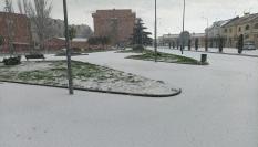 La nieve granulada caída en la Comunidad de Madrid este martes 26 de marzo