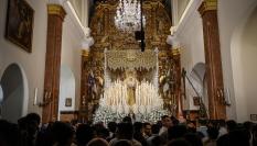 La Virgen de la Esperanza de Triana en la capilla de los Marineros de la Calle Pureza de Sevilla.